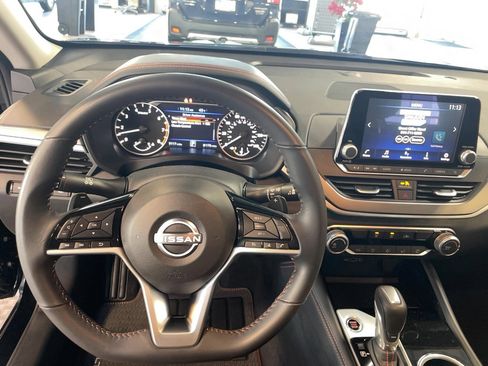 Used 2025 Nissan Altima 2.5 SR image 12