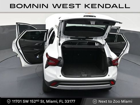 Used 2025 Chevrolet Trax LT image 32