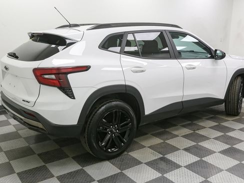 Used 2024 Chevrolet Trax ACTIV w/ Sunroof Package image 9