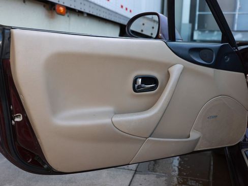 Used 2000 MAZDA MX-5 Miata RWD image 36