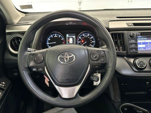 Used 2017 Toyota RAV4 LE FWD image 10