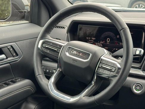 Used 2026 GMC Terrain Elevation w/ Elevation Premium Package FWD image 12