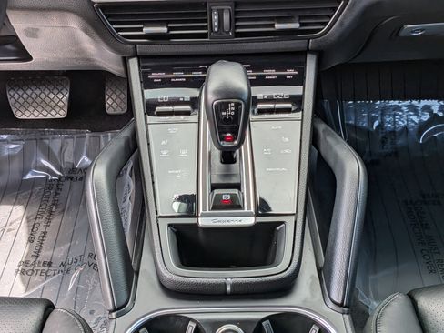Used 2023 Porsche Cayenne AWD/4WD image 20