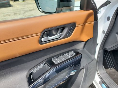 New 2026 Nissan Pathfinder Platinum AWD/4WD image 17
