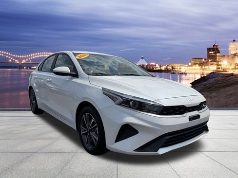 Used 2023 Kia Forte LXS image 4