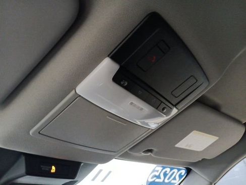 Used 2025 Nissan Rogue SV image 25