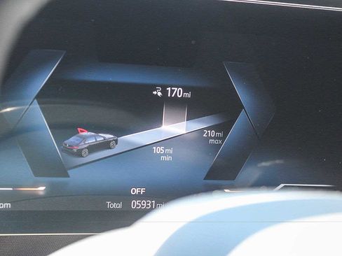 Certified 2025 BMW i7 eDrive50 w/ Executive Package RWD image 21