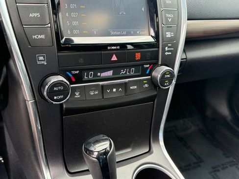 Used 2017 Toyota Camry XLE FWD image 22