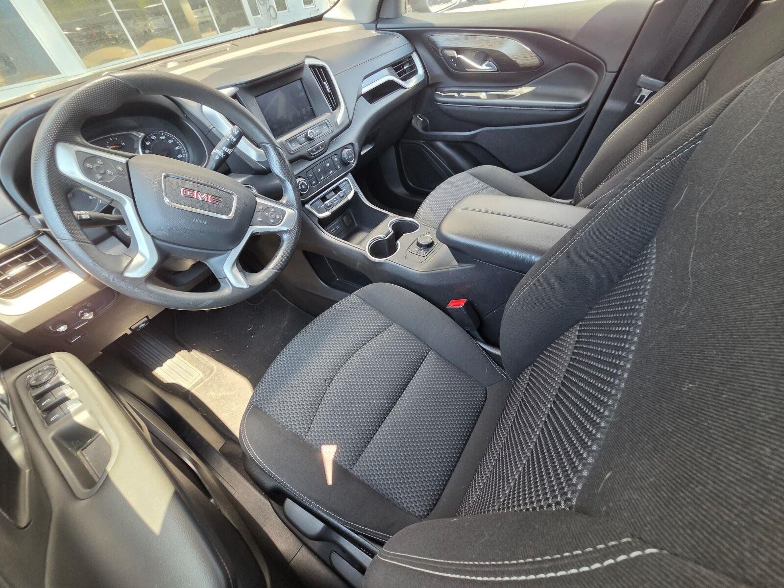 Used 2024 GMC Terrain SLE AWD/4WD image 8
