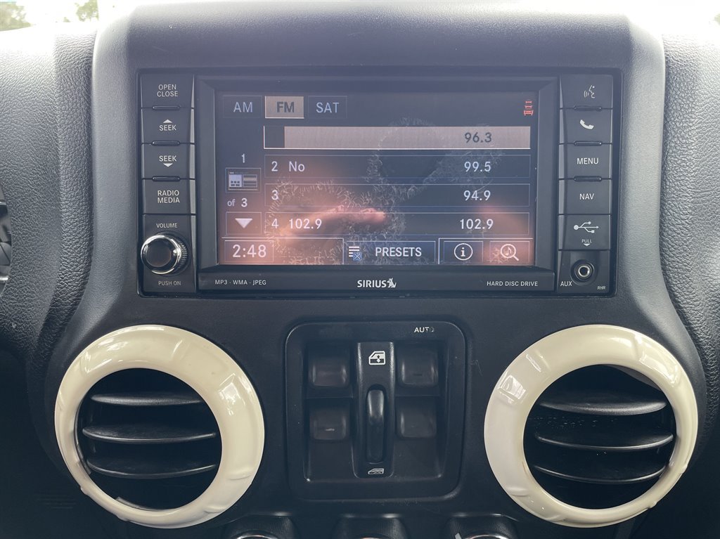 Used 2015 Jeep Wrangler Unlimited Sahara AWD/4WD image 29