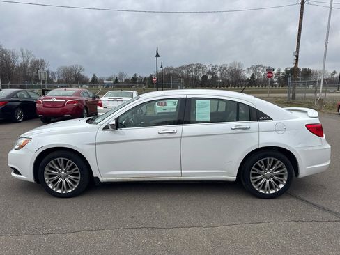 Used 2011 Chrysler 200 Limited image 8