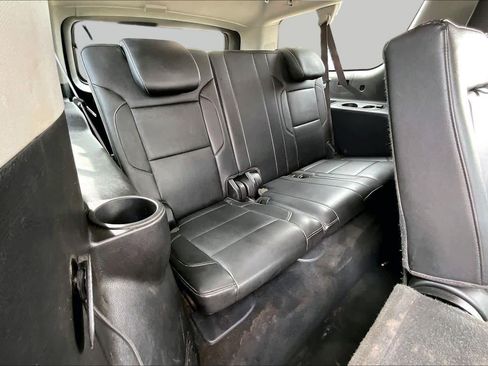 Used 2017 Chevrolet Suburban LT RWD image 34
