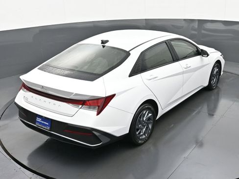 Certified 2024 Hyundai Elantra SEL image 32
