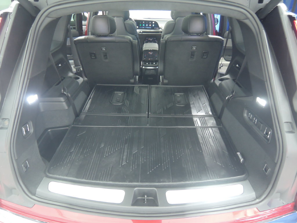 Used 2026 Cadillac Vistiq Platinum AWD/4WD image 33