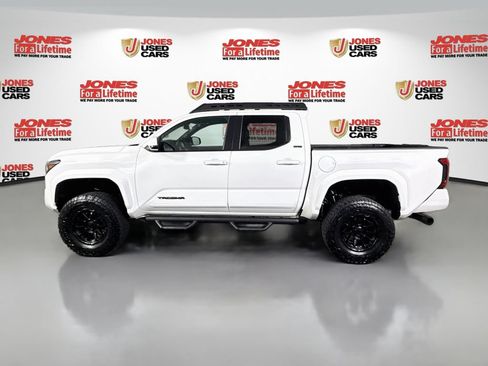 Used 2024 Toyota Tacoma SR5 AWD/4WD image 13