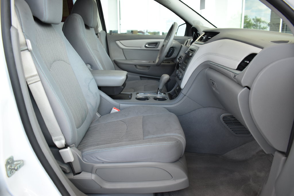 Used 2017 Chevrolet Traverse LS FWD image 4