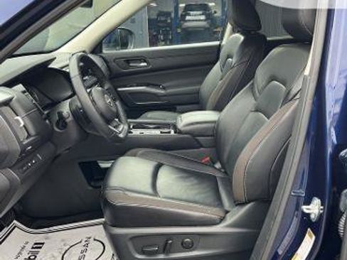 Certified 2024 Nissan Pathfinder SL AWD/4WD image 18