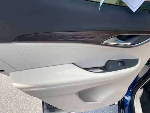 Used 2023 Buick Envision Avenir image 12