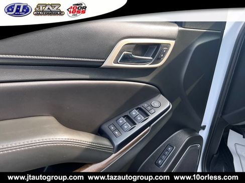 Used 2018 GMC Yukon Denali RWD image 11