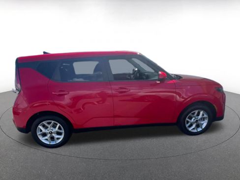 Used 2025 Kia Soul LX w/ LX Technology Package FWD image 13