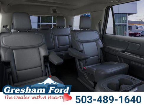 New 2025 Ford Expedition Active image 12