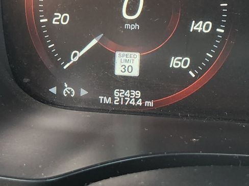 Used 2018 Volvo XC60 T6 Momentum w/ Advanced Package image 18