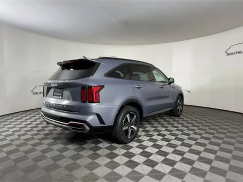 Certified 2022 Kia Sorento S w/ Panoramic Sunroof Package image 8