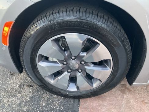 Used 2018 Chrysler Pacifica Limited w/ Advanced Safetytec Group image 36