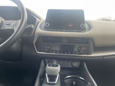 Used 2024 Nissan Rogue SV image 18