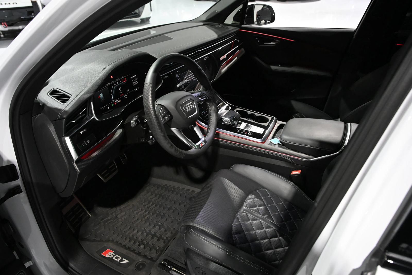 Used 2025 Audi SQ7 Premium Plus AWD/4WD image 22