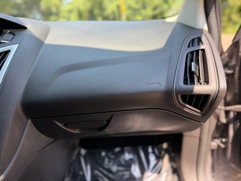 Used 2014 Ford Focus SE FWD image 22