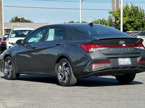 Used 2025 Hyundai Elantra SEL w/ Cargo Package FWD image 6