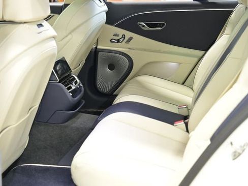 Used 2024 Bentley Flying Spur V8 AWD/4WD image 30
