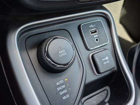 Used 2020 Jeep Compass Latitude AWD/4WD image 21