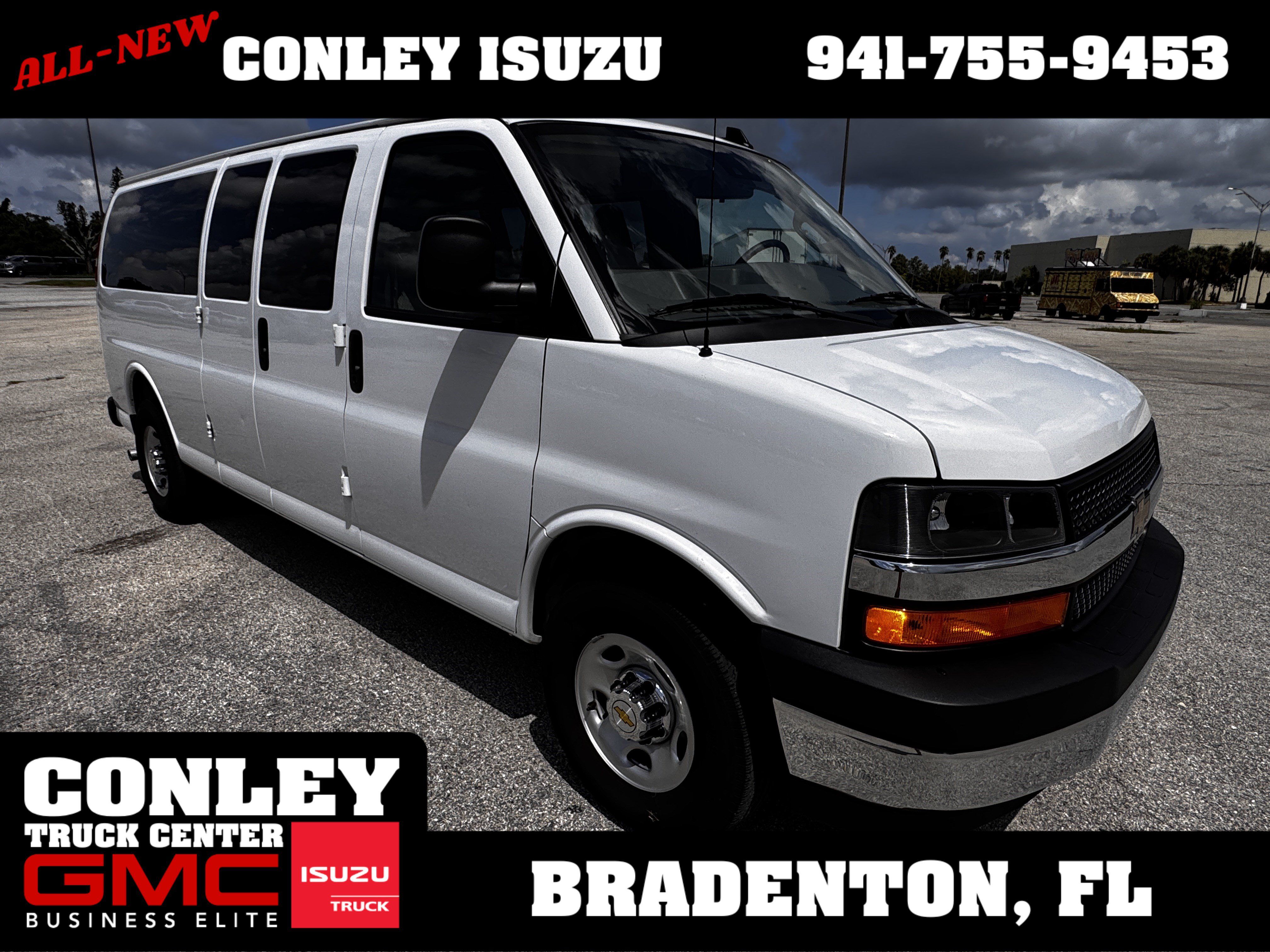 Used 2025 Chevrolet Express 3500 LT w/ LT Preferred Equipment Group RWD image 3