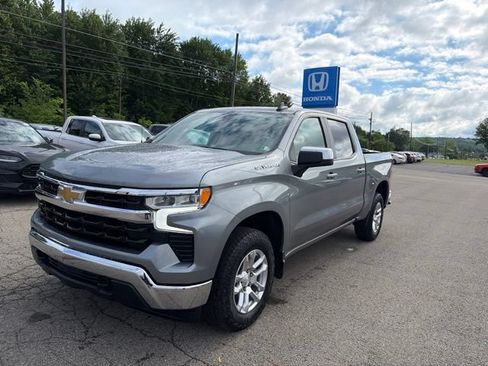 Used 2023 Chevrolet Silverado 1500 LT AWD/4WD image 2