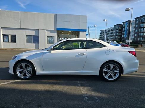 Used 2015 Lexus IS 250C w/ Luxury Package RWD image 2