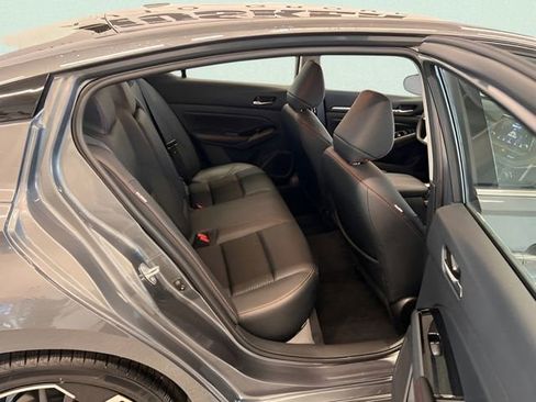 Used 2025 Nissan Altima 2.5 SR image 9