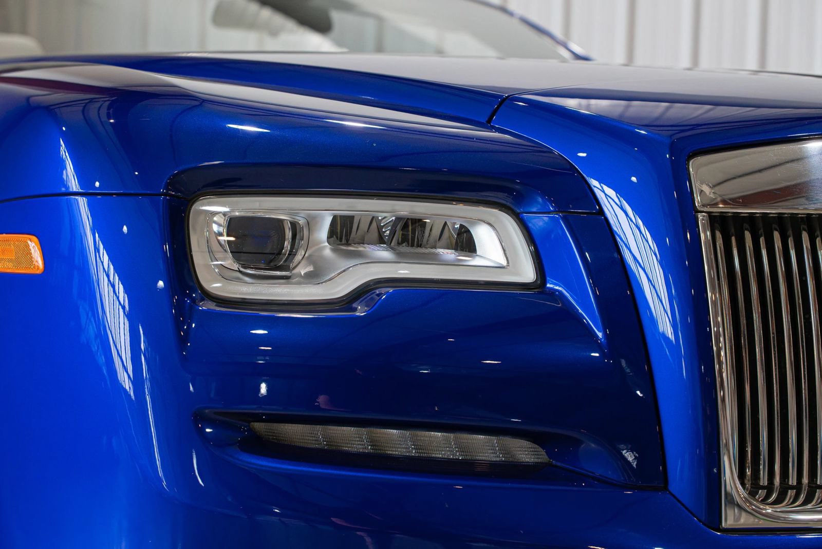 Used 2017 Rolls-Royce Dawn RWD image 3