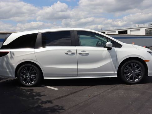 Certified 2026 Honda Odyssey Touring image 6