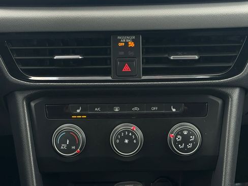 Certified 2022 Volkswagen Taos SE image 25