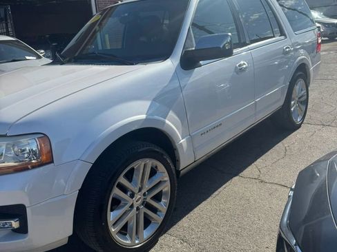 Used 2017 Ford Expedition Platinum RWD image 2