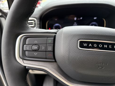 Used 2025 Jeep Wagoneer 4WD image 25