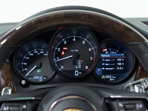 Certified 2022 Porsche Macan image 21