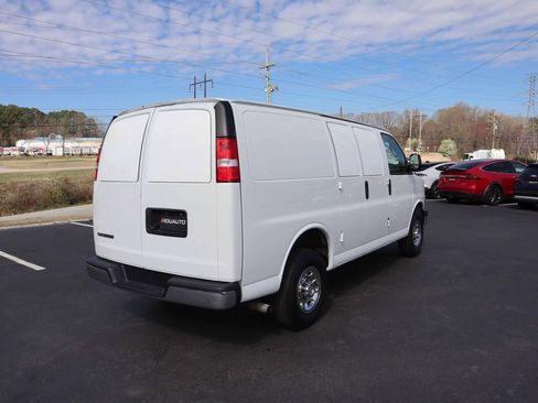Used 2023 Chevrolet Express 2500 w/ Driver Convenience Package image 9