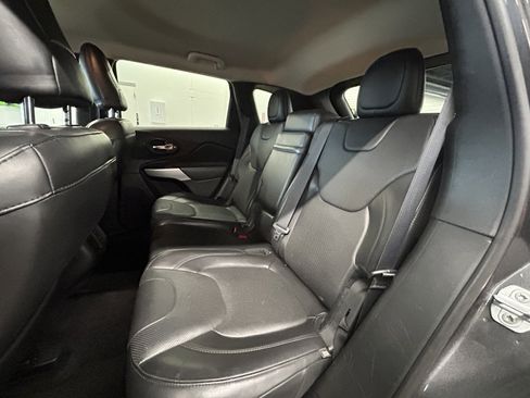 Used 2018 Jeep Cherokee Overland w/ Technology Group image 13