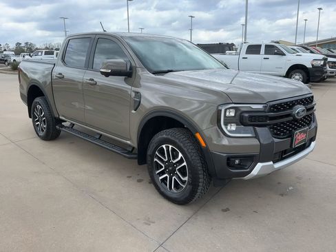 Used 2025 Ford Ranger Lariat w/ FX4 Off-Road Package image 3