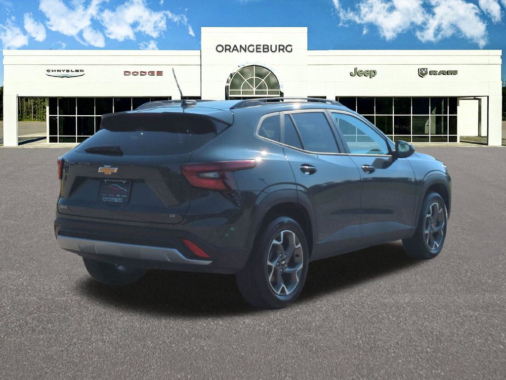 Used 2026 Chevrolet Trax LT FWD image 8