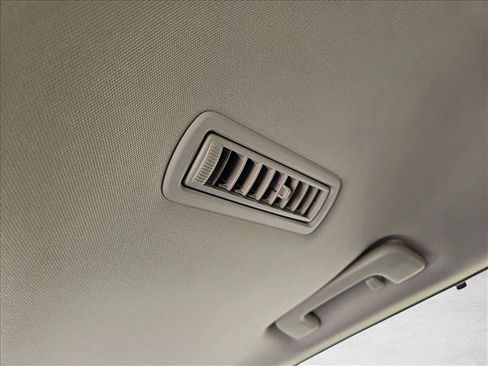 Used 2021 Toyota Highlander XLE FWD image 17