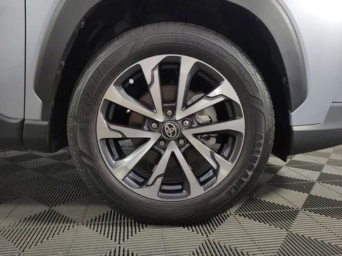 Used 2024 Toyota Corolla Cross XLE w/ Convenience Package AWD/4WD image 11